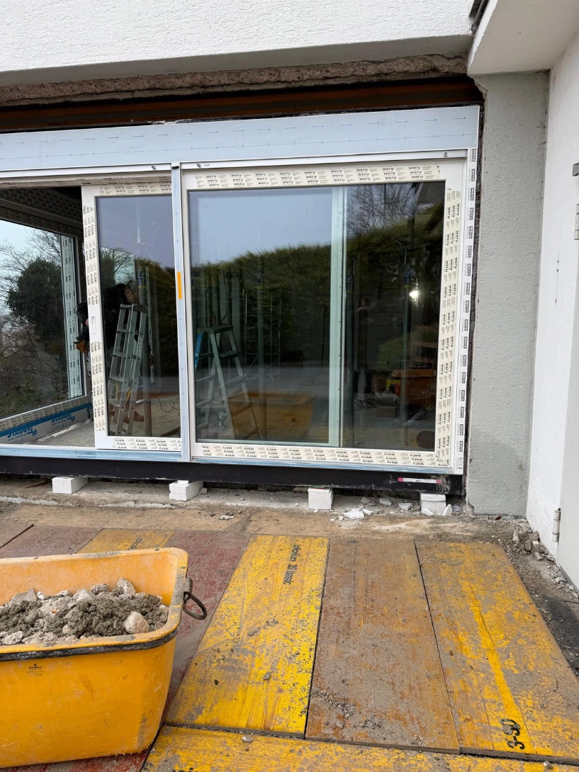 Außenansicht Panorama-Tür - eisntellen der Jalousie